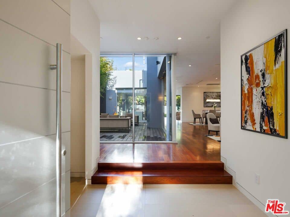 521 Marine St Main Entryway Img