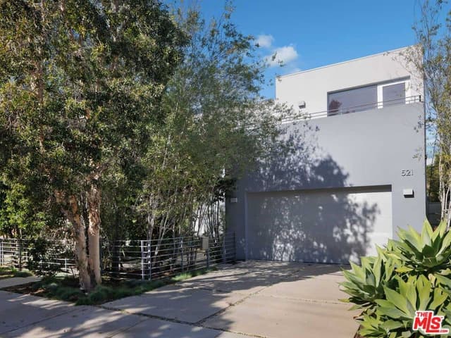 Luxurious Living by the Beach: A Peek Inside 521 Marine Street, Santa Monica Img