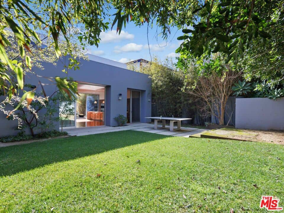 521 Marine St Yard Img