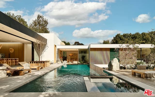 Luxury Living Redefined: A Closer Look at 151 S Cliffwood Ave, Los Angeles Img