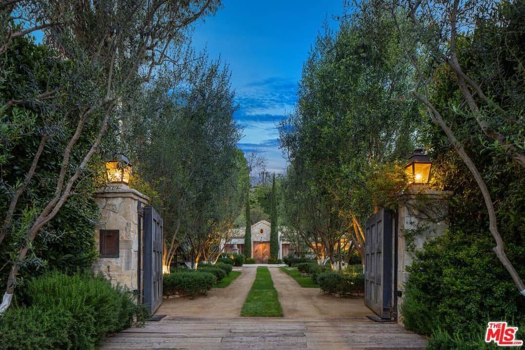 13233 Riviera Ranch Rd Estate Front Entrance Img